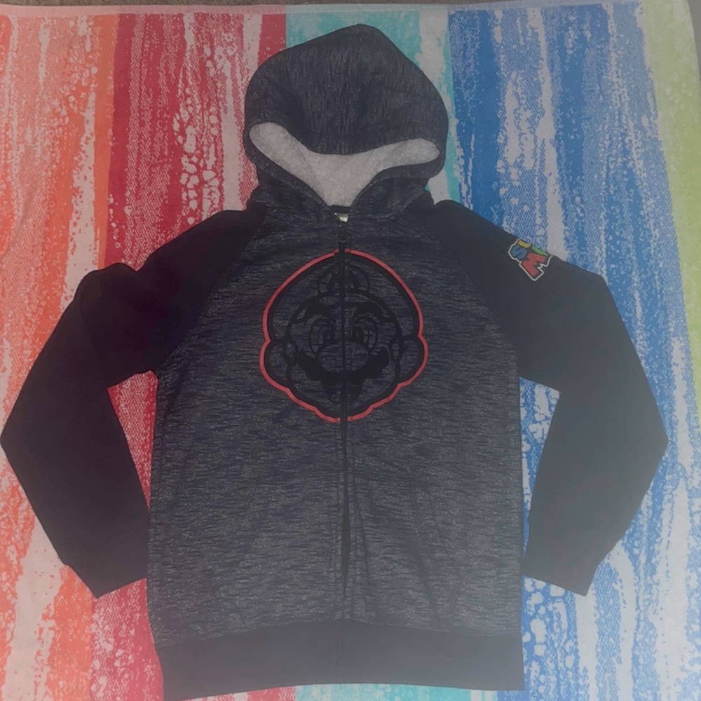 Super Mario sweatshirt boys size M
